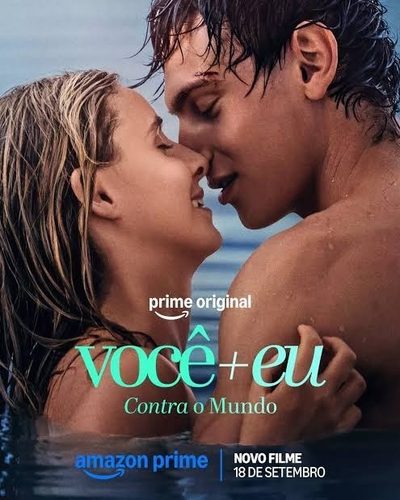 Capa da minissérie Em Você + Eu: Contra o Mundo, Alma Lancaster (Vittoria di Savoia) tem 18 anos e leva uma vida aparentemente perfeita sob o controle de sua família. Enquanto todos acreditam que ela quer seguir carreir